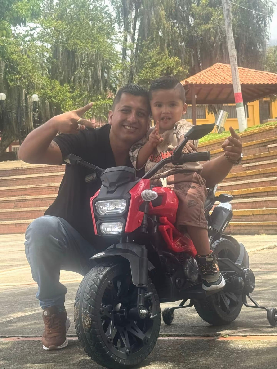 MOTO ELECTRIQUE  /385000 DA/LIVERAISON 58 WILLAYA MOTO Z1000 POUR ENFANT/ثلث ملاين وثمنمية و خمسين ألف